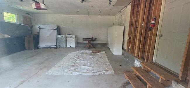Building Photo - 5143 Ponderosa Farm Rd
