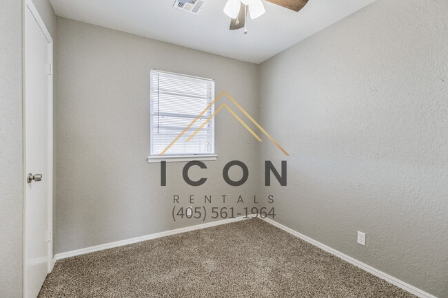 Building Photo - 1038 S Highland Dr