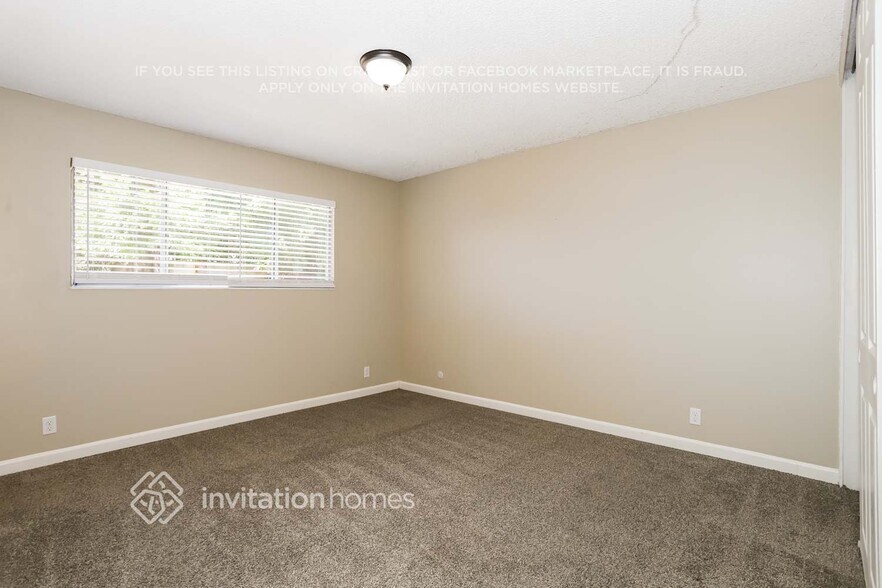 Building Photo - 1385 Meadowlark Dr