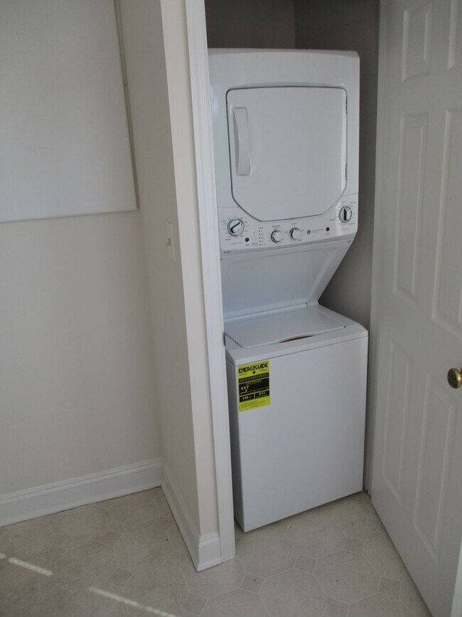 Building Photo - 0573 - Stergiou