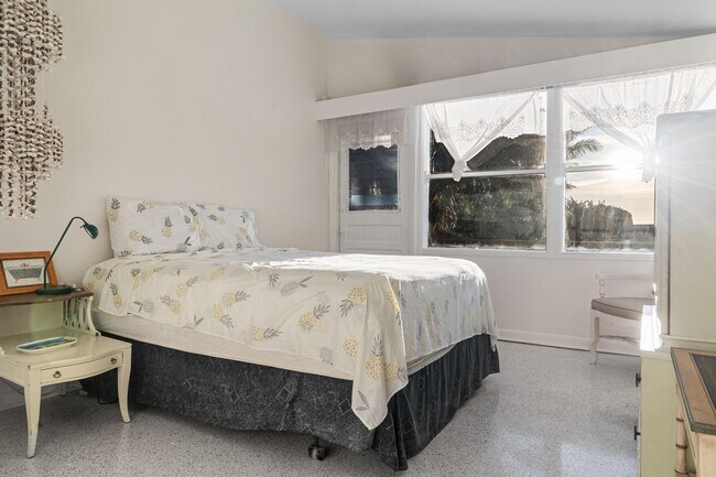 Building Photo - 3490 S Ocean Blvd