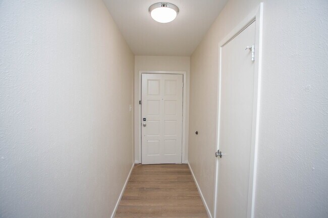 Building Photo - "Charming 3-Bed Retreat in Lubbock with Granite Accents & Spacious Living!"