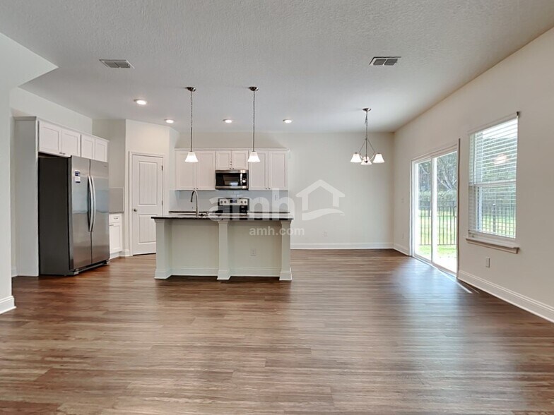 Building Photo - 3120 Creek Village Ln