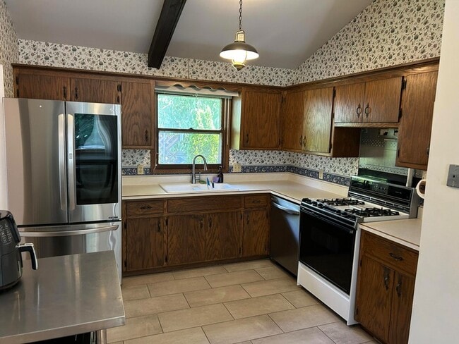 Building Photo - 5646 S 45th St