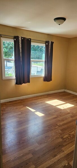 Building Photo - 4579 W 161st St