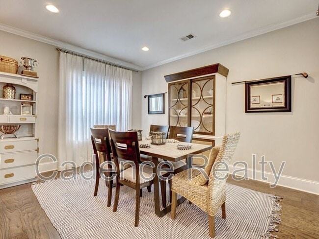 Building Photo - 7120 Maple Leaf Dr