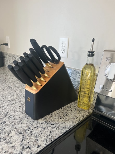 Building Photo - 420 W 18th St