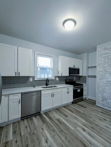 Building Photo - 105 Richelieu Ter