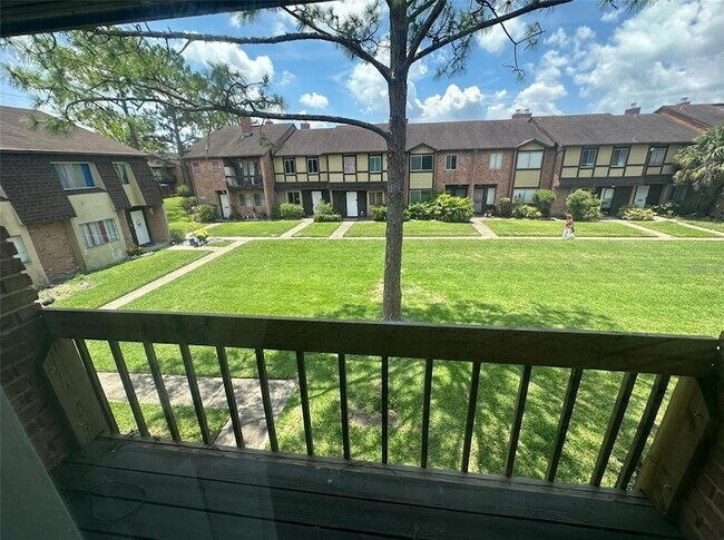 Building Photo - 2340 Huntington Green Ct