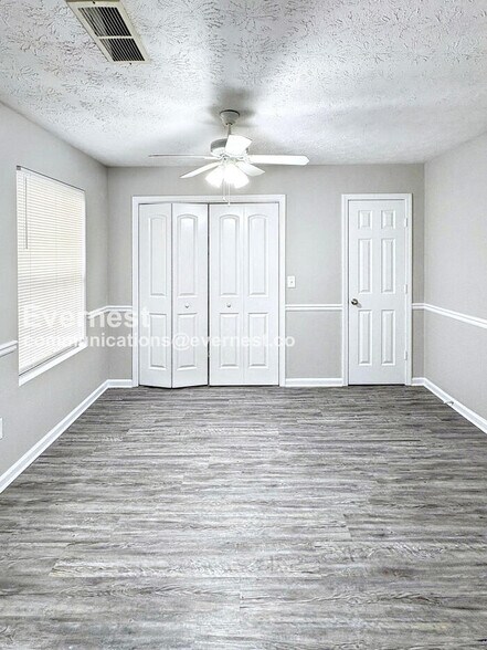 Building Photo - 9251 Clb Vw Trce