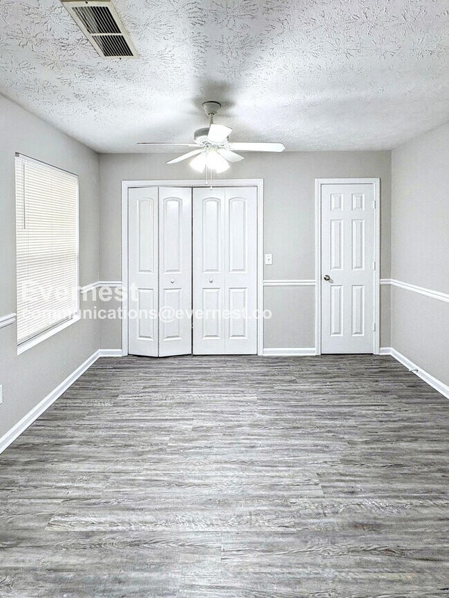 Building Photo - 9251 Clb Vw Trce