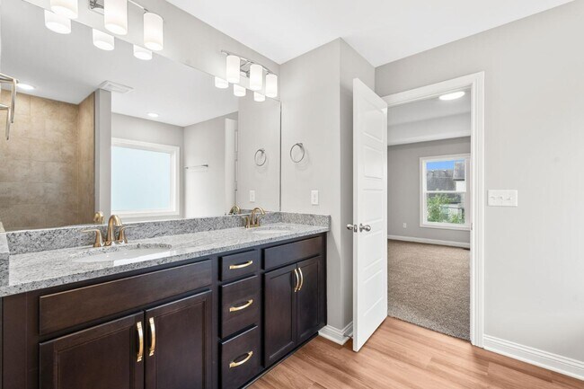 Building Photo - 453 Friendly Ave