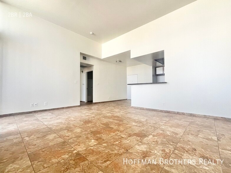 Building Photo - 945 N Serrano Ave