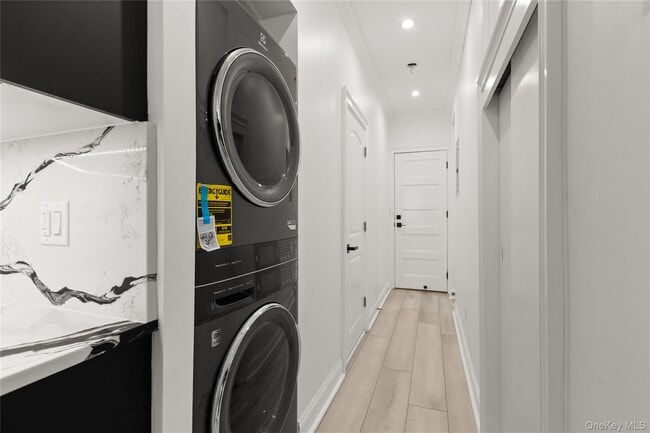 Building Photo - 61-33 Palmetto St