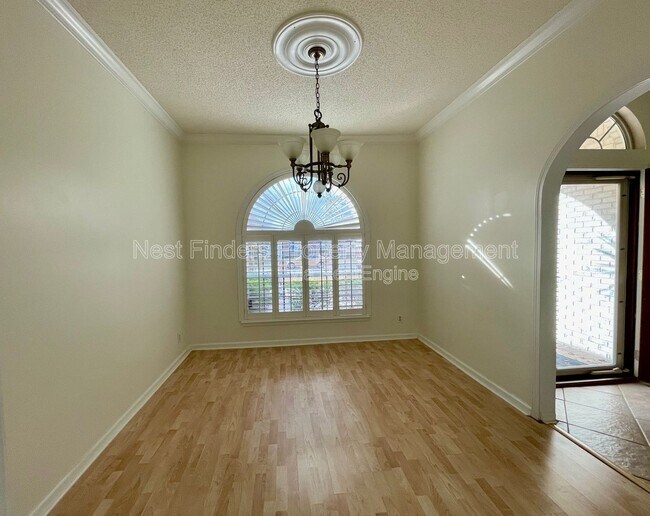 Building Photo - 2127 Forest Gate Dr W