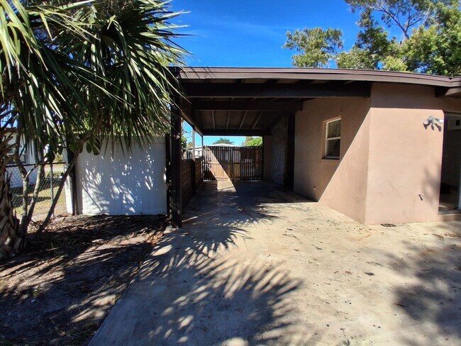 Building Photo - 21995 Catherine Ave