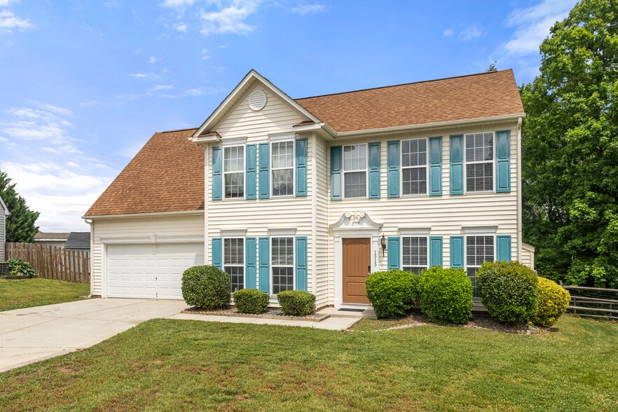 Building Photo - 1315 Red Tallen Ct
