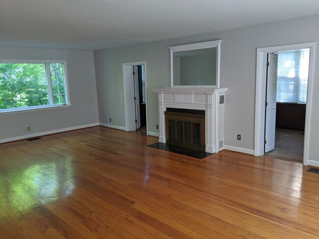 Building Photo - Spacious Home near Downtown Cincinnati