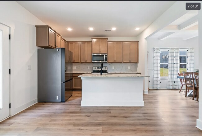 Building Photo - 6643 White Oak Ln