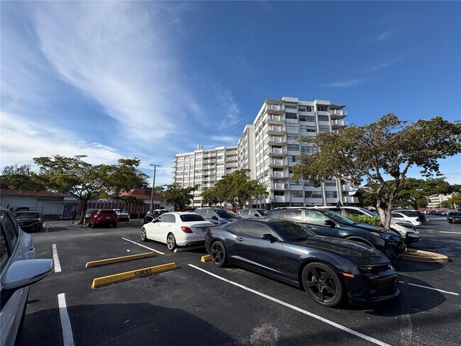 Building Photo - 1200 NE Miami Gardens Dr