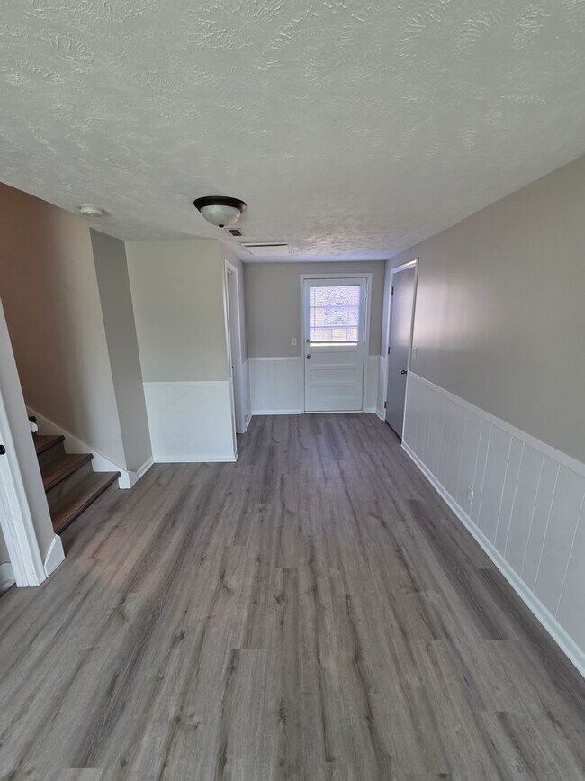 Building Photo - 3 bed, 2 bath, 1 car garage, fenced backyard, newly remodeled!