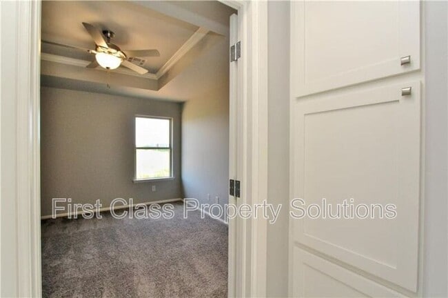 Building Photo - 4005 Brougham Way