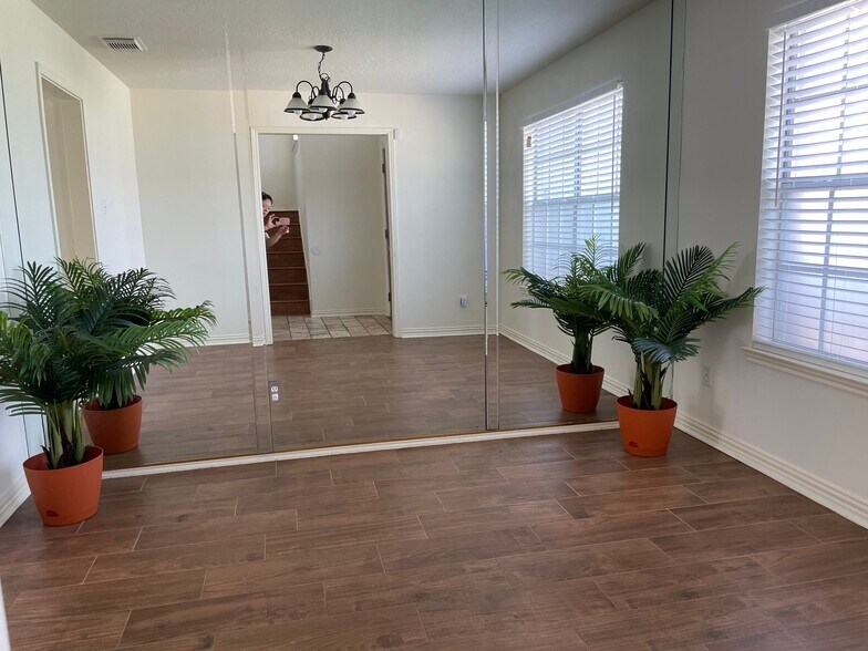 Building Photo - 4026 Almond Lake Dr