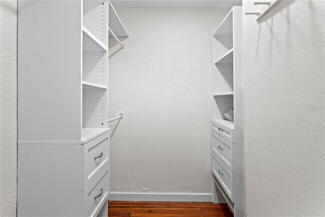 Building Photo - 1175 Highland Ct N