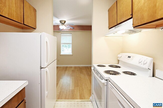 Building Photo - 545 Burgoyne Rd