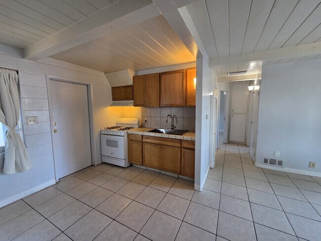 Building Photo - 3 E San Joaquin St
