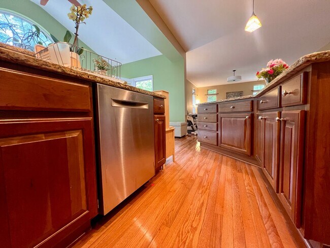 Building Photo - 5920 Nicolet Ct