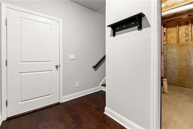 Building Photo - 156 Adams Cir