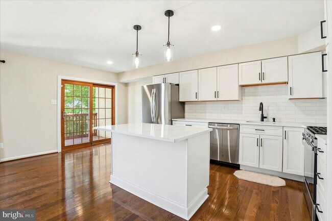Building Photo - 706 Andover Ct