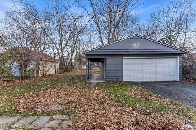 Building Photo - 961 Montford Rd