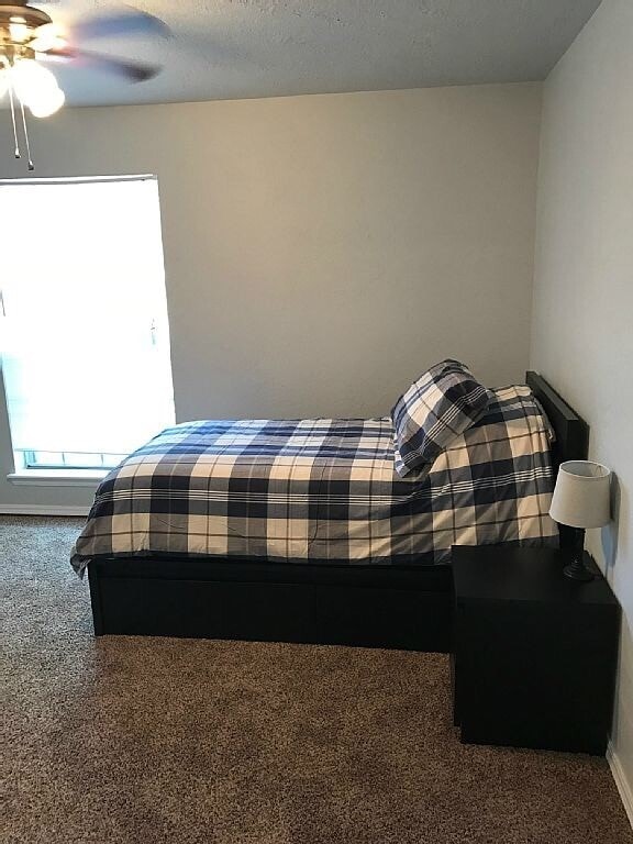 Building Photo - Large Home in West Norman