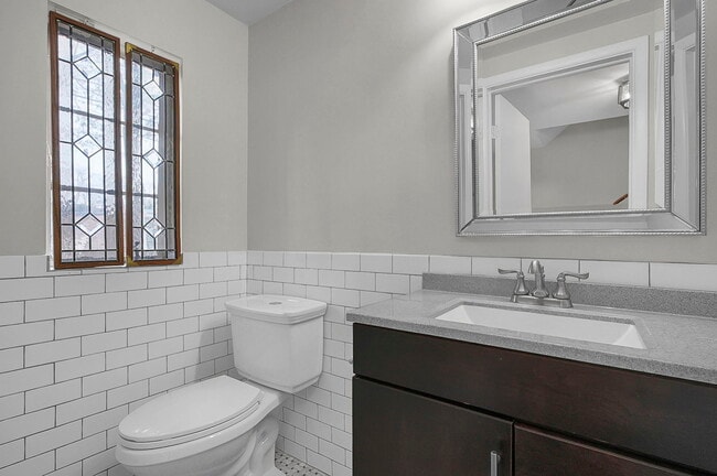 Building Photo - 2737-2737 Charing Rd