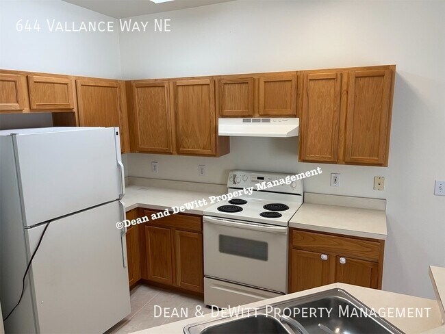 Building Photo - 644 Vallance Way NE