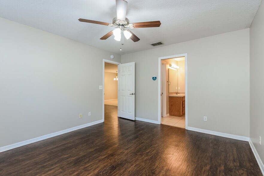 Building Photo - 628 Brooke Ct