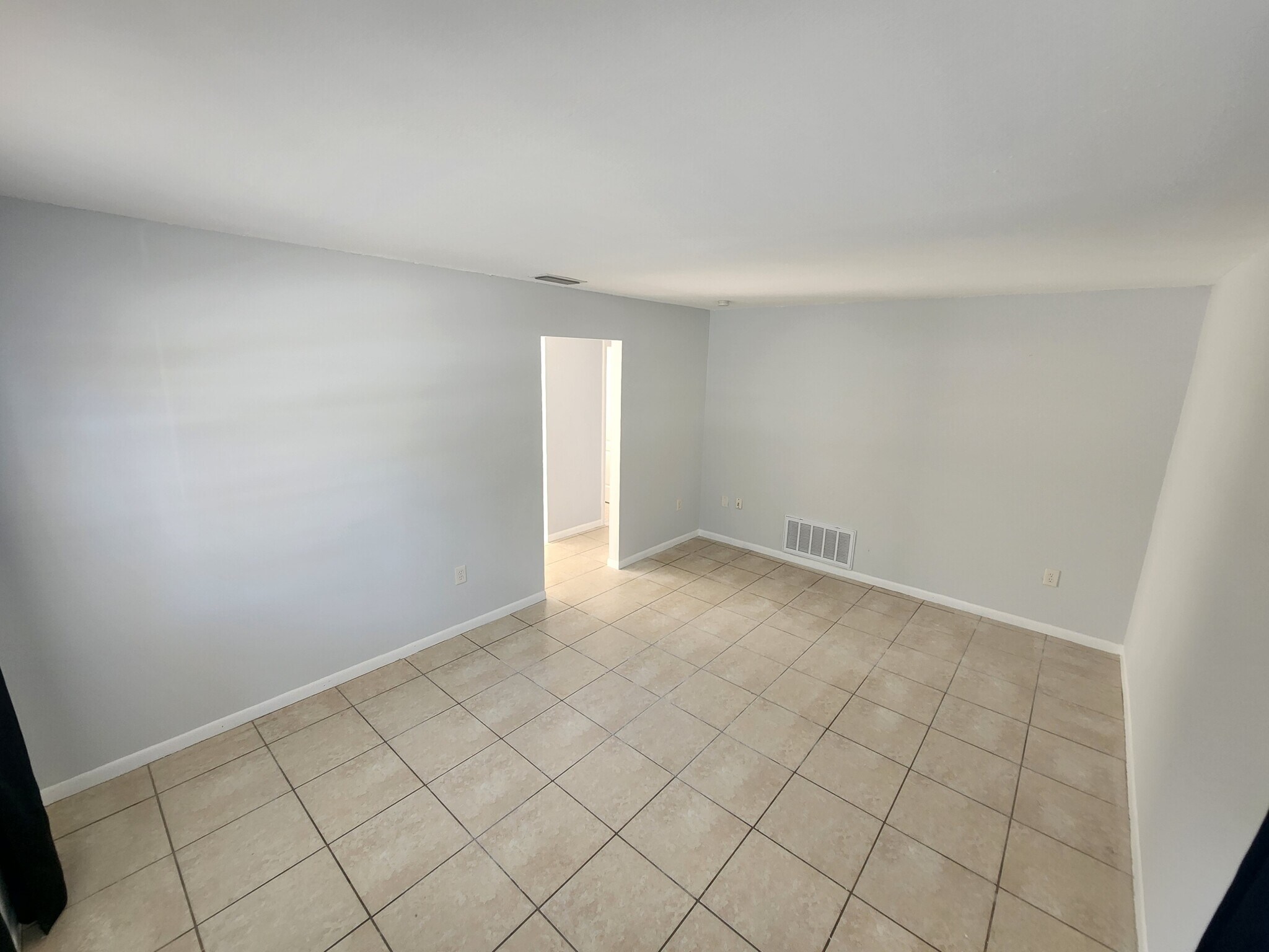 Living room - 4851 Euclid Ave