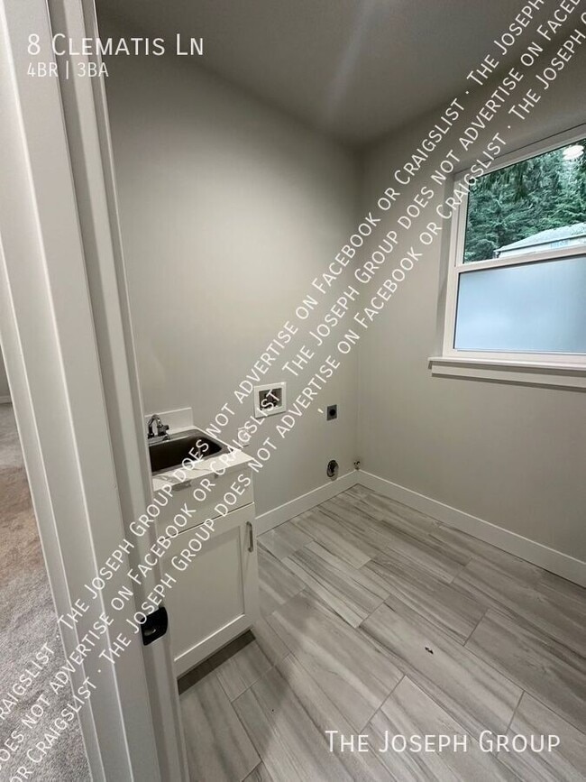 Building Photo - 8 Clematis Ln