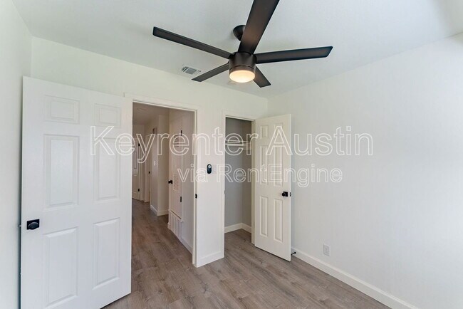 Building Photo - 9409 Meadow Vale