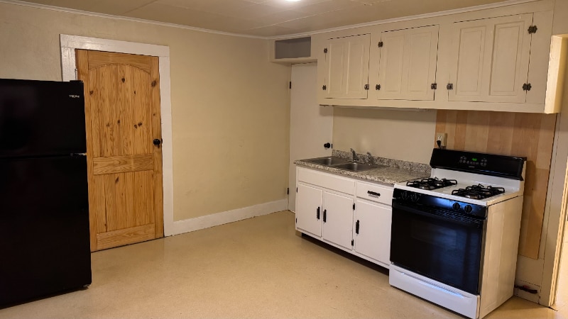 Building Photo - 412 E 5th St