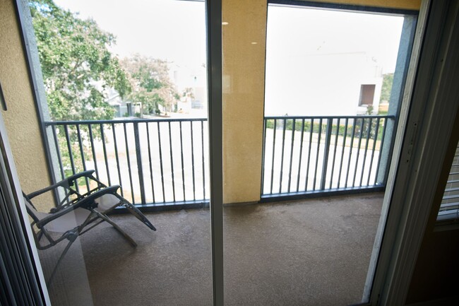 Building Photo - Turnkey Furnished Townhome