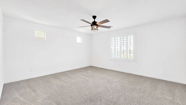 Building Photo - Newly built home with loads of space and S...