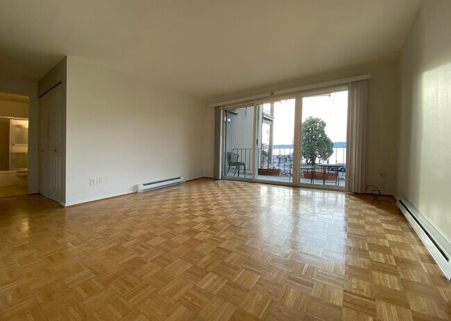 Building Photo - 65 Kirkland Ave