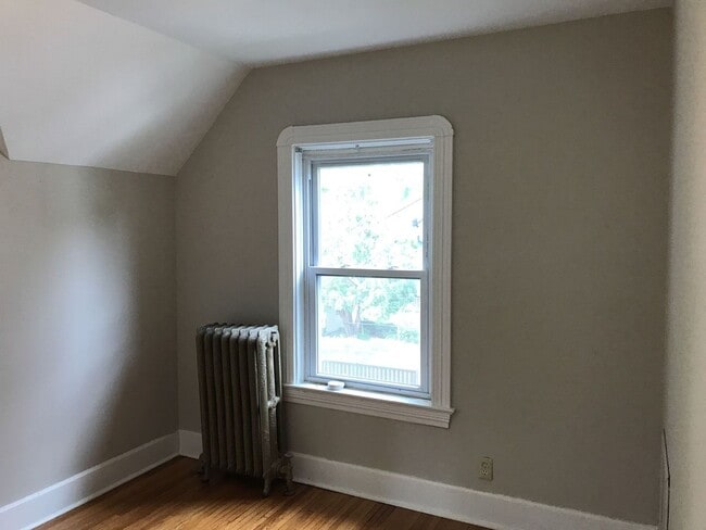 Building Photo - DO NOT MISS! Four-Bedroom Single Family Ho...