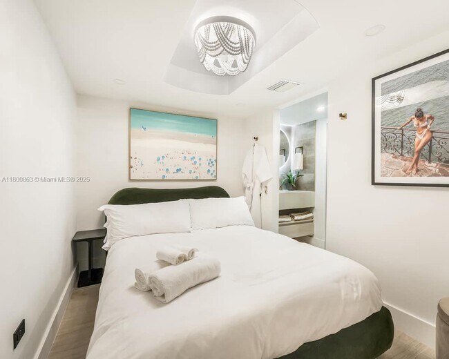 Building Photo - 100 Collins Ave