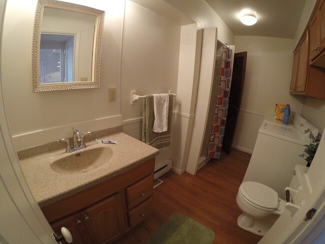 Building Photo - 3001 Kossuth St