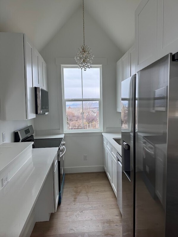 Building Photo - 279 W 110 S