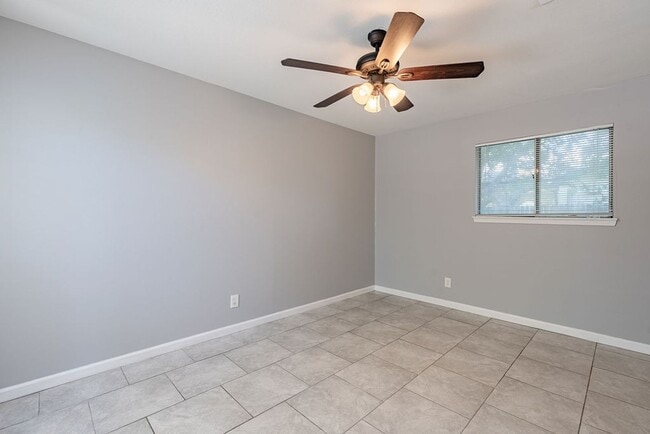 Building Photo - Beautiful 3 bedroom, 2 bathroom home in North Lamar!!!
